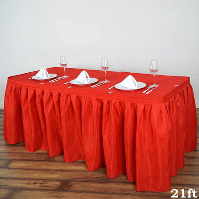 Tabela descartável vermelha coral que contorna para a festa de anos/banquete