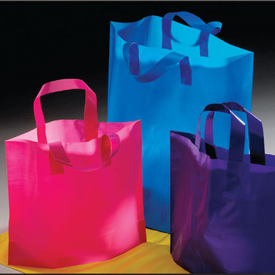 Sacos de compras plásticos não tóxicos com as cores múltiplas recicláveis dos punhos opcionais